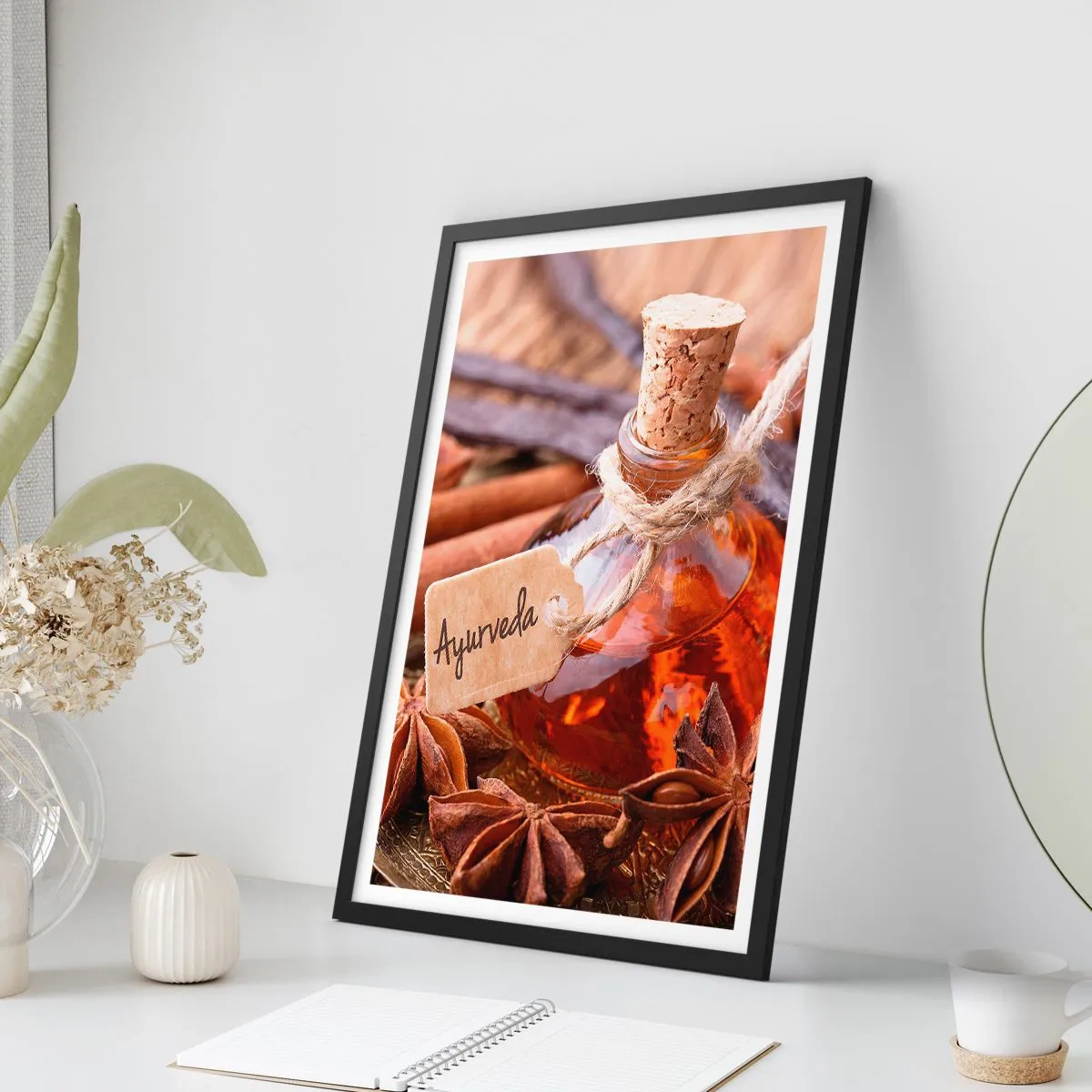 Plakát v černém rámu - Láhev ájurvédského oleje a koření - 50x70cm - K jednotě těla a ducha - Moderní nástěnná dekorace do obývacího pokoje a ložnice ARTTOR