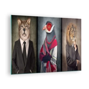 Obraz na skle - Tři zvířata v elegantním oblečení na stylizovaném pozadí - 70x50cm - Co tady dělám?! - Moderní nástěnná dekorace do obývacího pokoje a ložnice ARTTOR