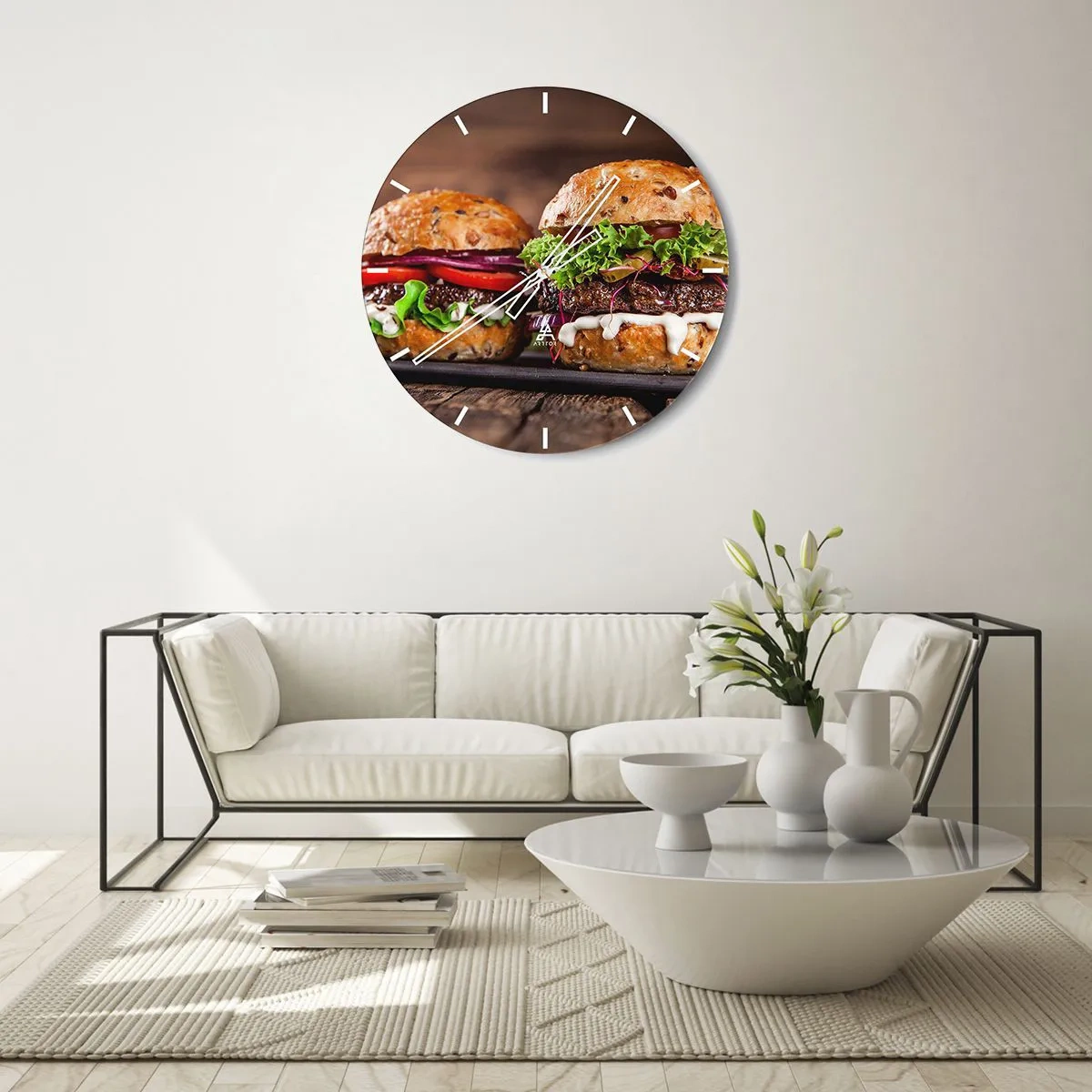 Nástěnné hodiny - Chutné burgery na dřevěném pozadí - 30x30cm - American dream - Moderní nástěnná dekorace do obývacího pokoje, kuchyně a ložnice ARTTOR