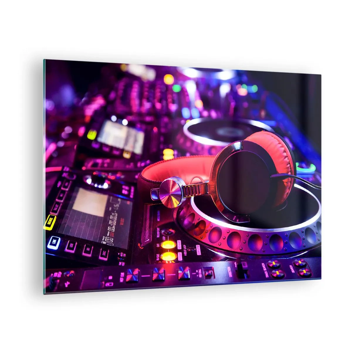 Obraz na skle - Barevné DJ vybavení s červenými sluchátky - 70x50cm - Než začne zábava - Moderní nástěnná dekorace do obývacího pokoje a ložnice ARTTOR