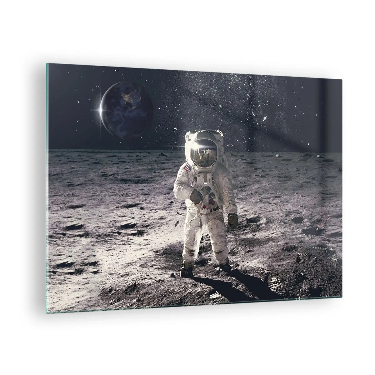 Obraz na skle - Astronaut na povrchu Měsíce se Zemí v pozadí - 70x50cm - Pozdrav z Měsíce - Moderní nástěnná dekorace do obývacího pokoje a ložnice ARTTOR