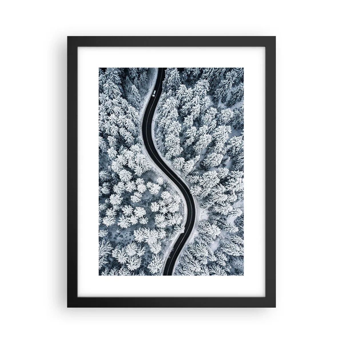 Plakát v černém rámu - Zimním lesem - 30x40 cm