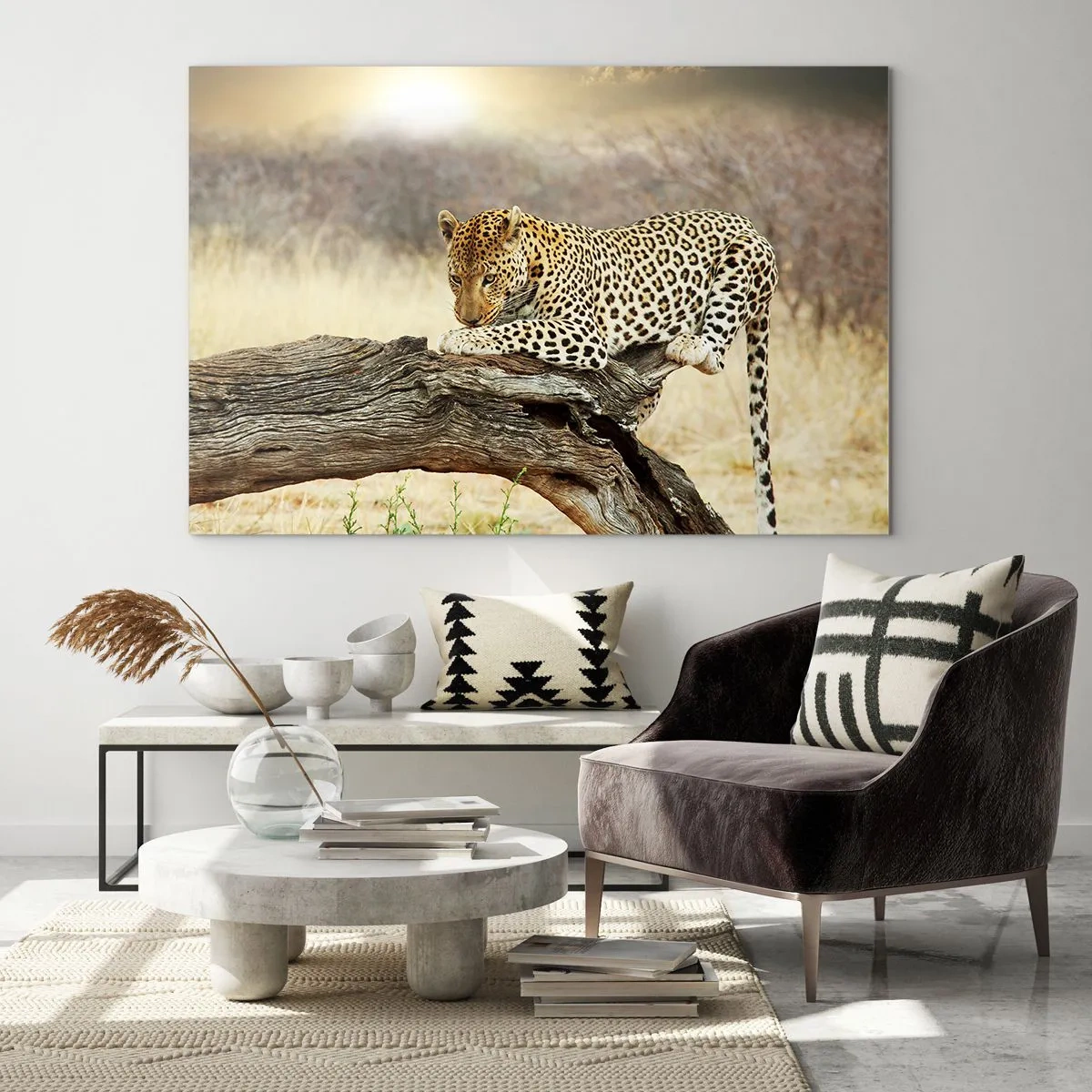Obraz na skle - Leopard odpočívající na dřevěné větvi - 70x50cm - Chodím vlastními cestami - Moderní nástěnná dekorace do obývacího pokoje a ložnice ARTTOR