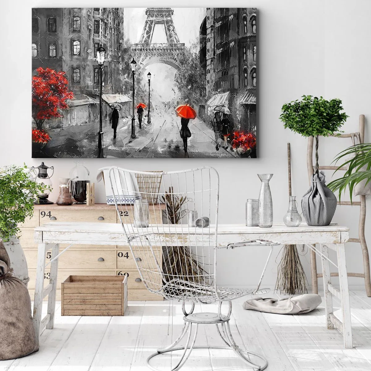 Obraz na plátně - Ulice s výhledem na Eiffelovu věž a červené deštníky - 70x50cm - Všechny cesty vedou k ní - Moderní nástěnná dekorace do obývacího pokoje a ložnice ARTTOR