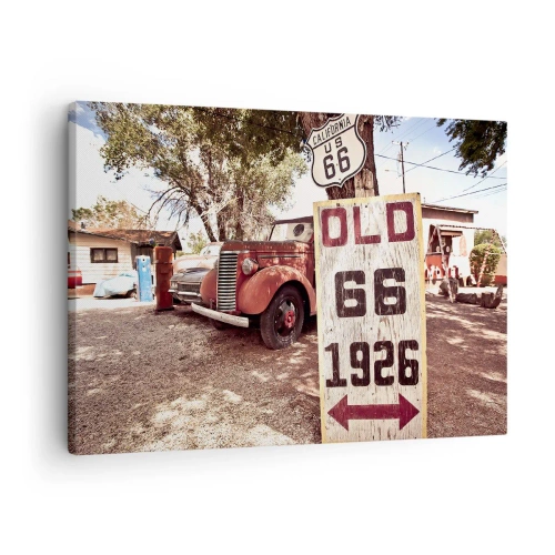 Obraz na plátně - Retro auto a cedule Route 66 v rustikálním prostředí - 70x50cm - Legenda americké provincie - Moderní nástěnná dekorace do obývacího pokoje a ložnice ARTTOR