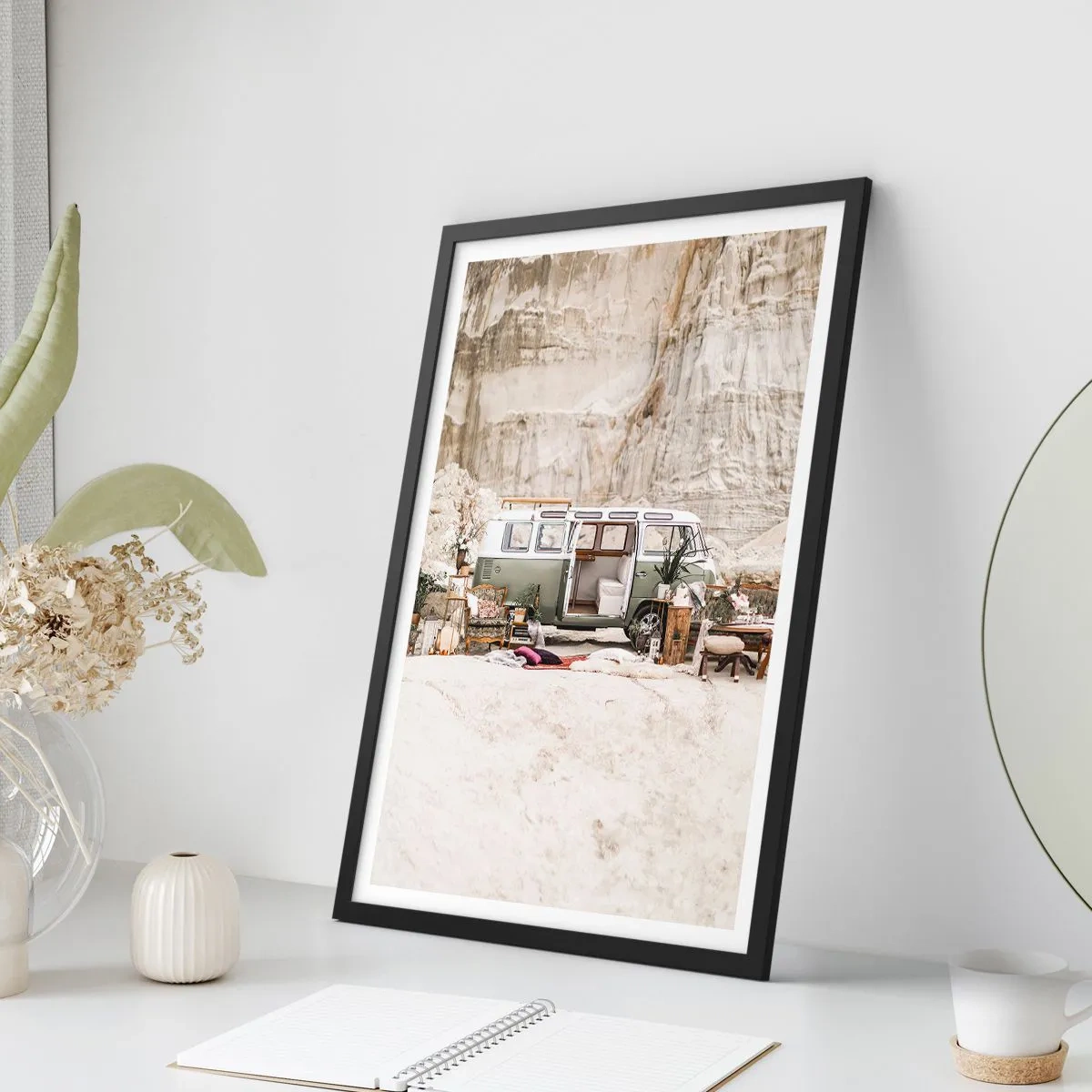 Plakát v černém rámu - Cesta právě začíná - 30x40 cm