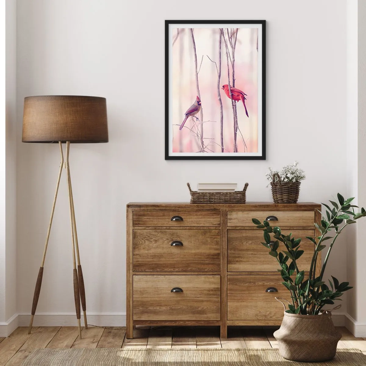 Plakát v černém rámu - Dvojice kardinálů na pozadí jemných větví - 50x70cm - Příběh růžového lesa - Moderní nástěnná dekorace do obývacího pokoje a ložnice ARTTOR