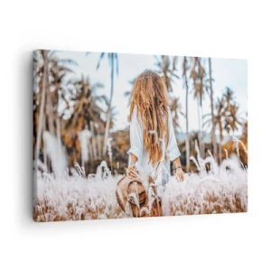 Obraz na plátně - Žena v travnatém poli s palmami v pozadí při západu slunce - 70x50cm - Zrozená z travní chmýří - Moderní nástěnná dekorace do obývacího pokoje a ložnice ARTTOR
