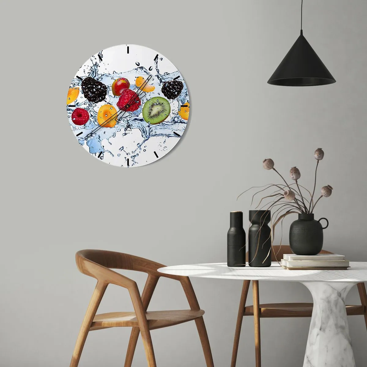 Nástěnné hodiny - Šťavnaté ovoce ponořené v kapkách vody - 30x30cm - Bavte se s námi - Moderní nástěnná dekorace do obývacího pokoje, kuchyně a ložnice ARTTOR