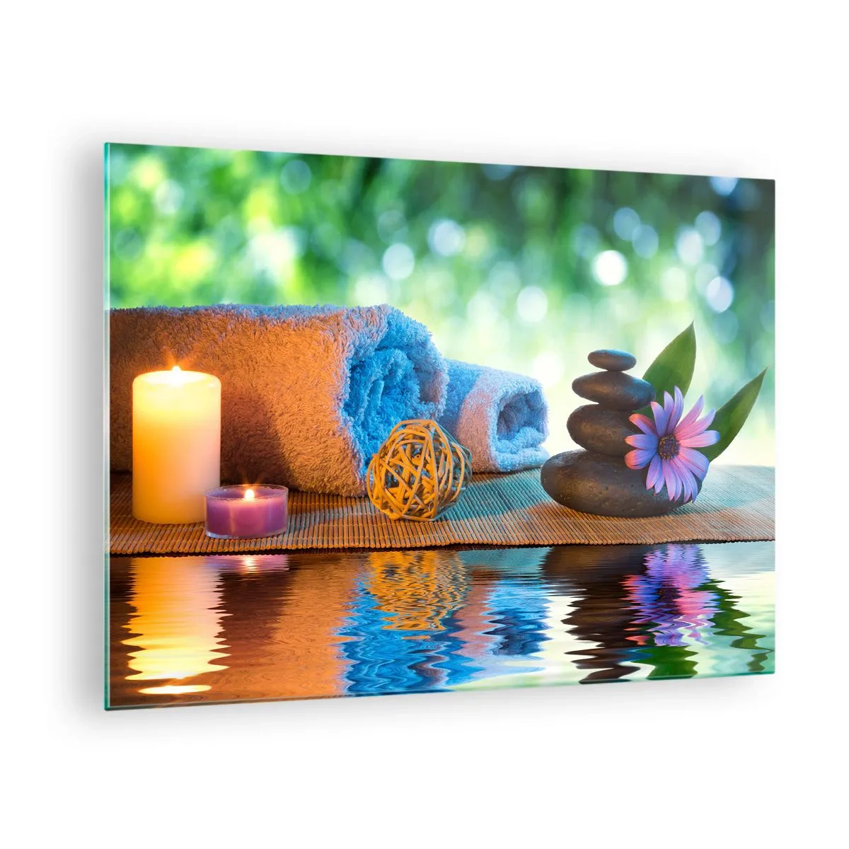 Obraz na skle - Lázně s ručníky, svíčkami a kameny na přírodním pozadí - 70x50cm - Čas pro tělo - Moderní nástěnná dekorace do obývacího pokoje a ložnice ARTTOR