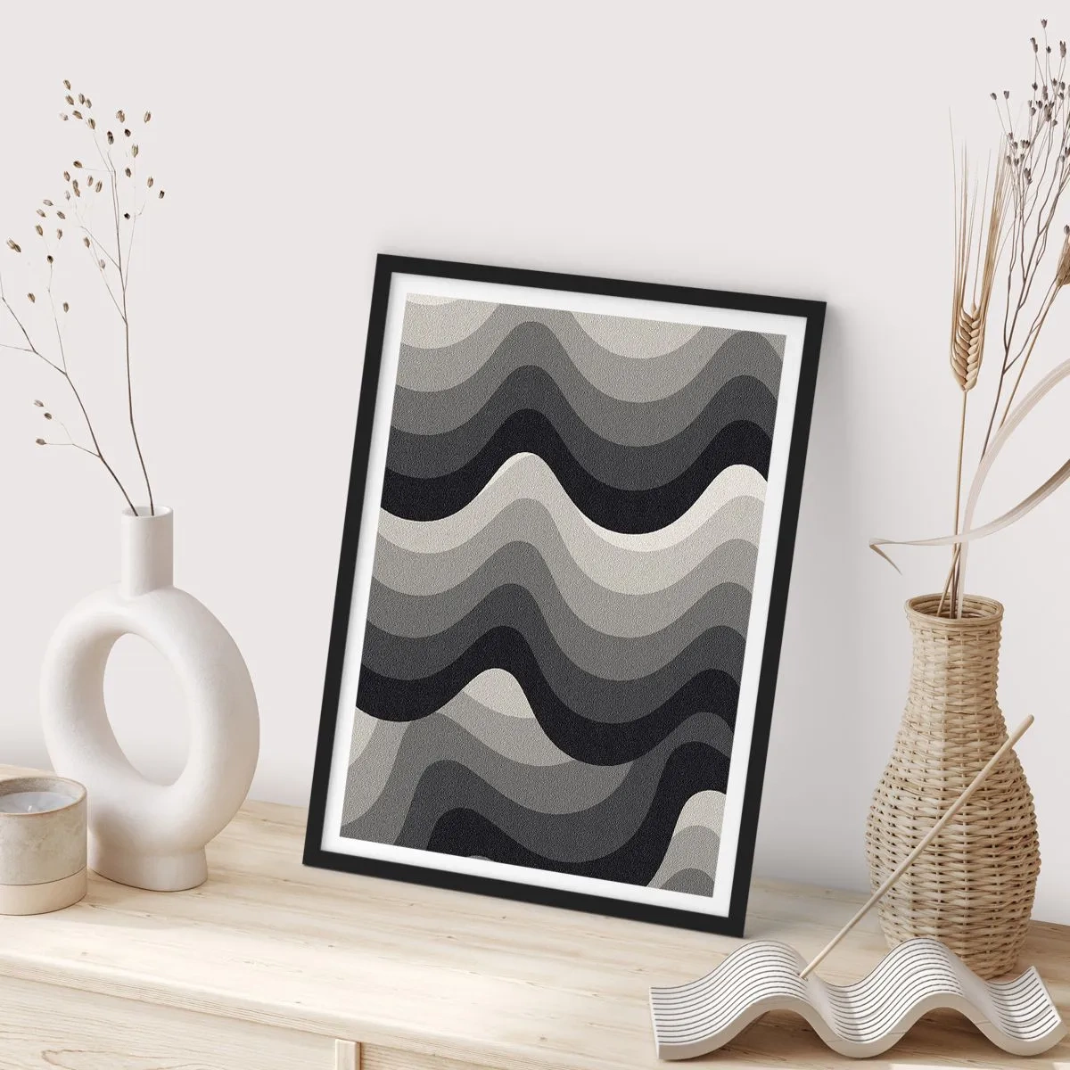 Plakát v černém rámu - Geometrické vlny v odstínech černé a šedé - 50x70cm - Vlna za vlnou - Moderní nástěnná dekorace do obývacího pokoje a ložnice ARTTOR