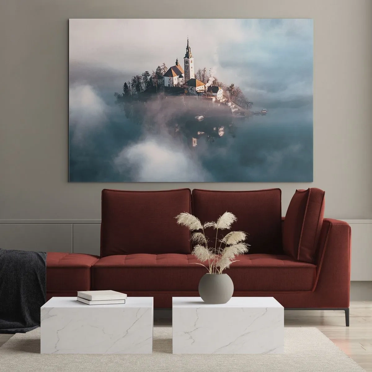 Obraz na skle - Ostrov s kostelem obklopený mlhou na klidném jezeře - 70x50cm - Ostrov snů - Moderní nástěnná dekorace do obývacího pokoje a ložnice ARTTOR