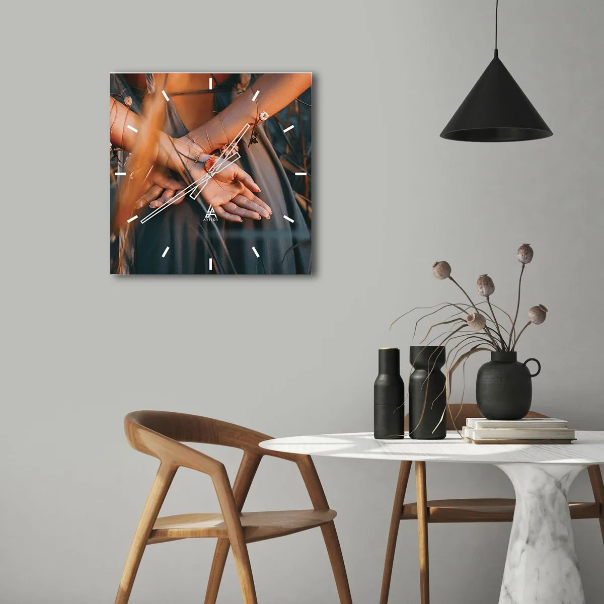 Nástěnné hodiny - Propojená s přírodou - 40x40 cm