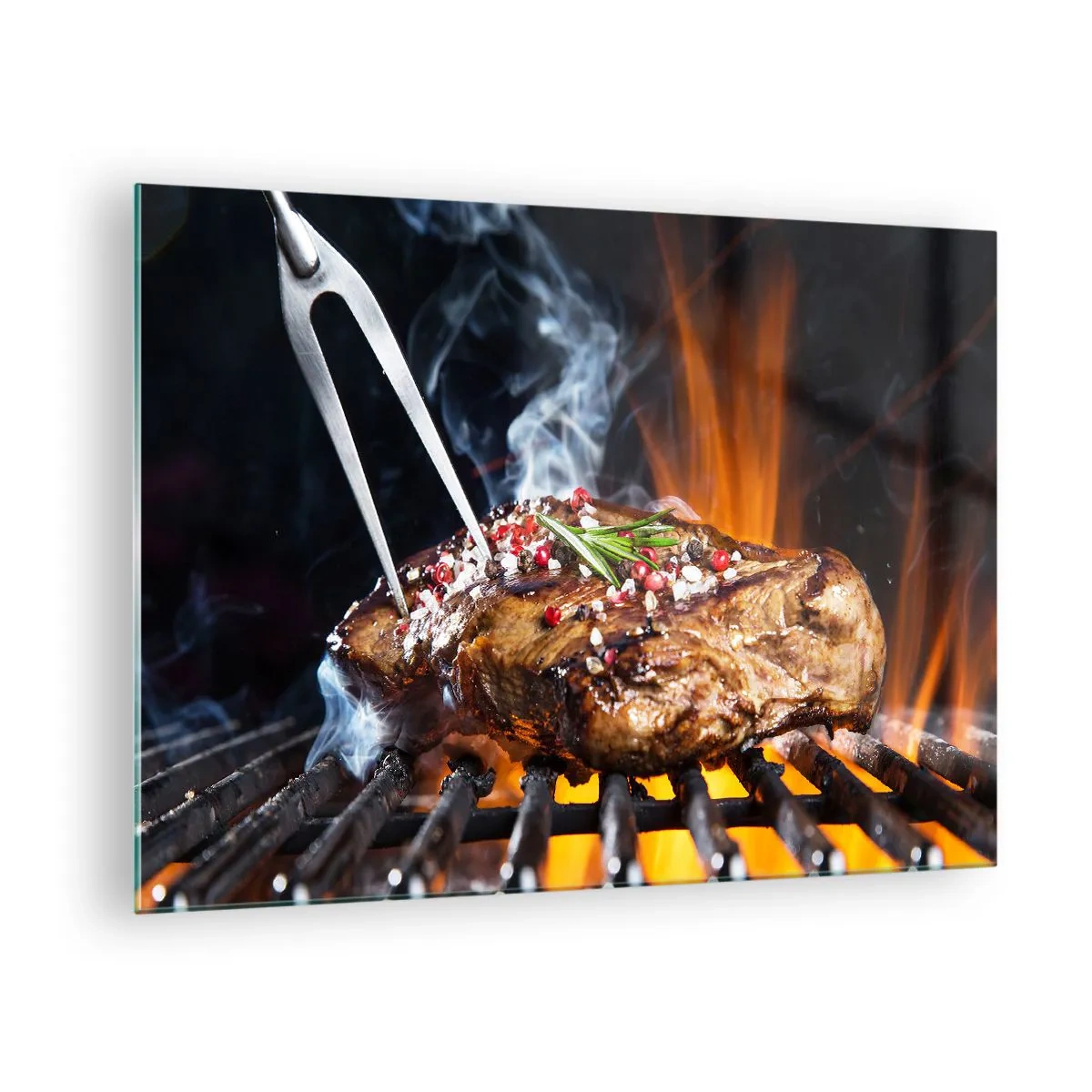 Obraz na skle - Grilovaný steak s kořením na grilu - 70x50cm - Šťavnaté a voňavé - Moderní nástěnná dekorace do obývacího pokoje a ložnice ARTTOR