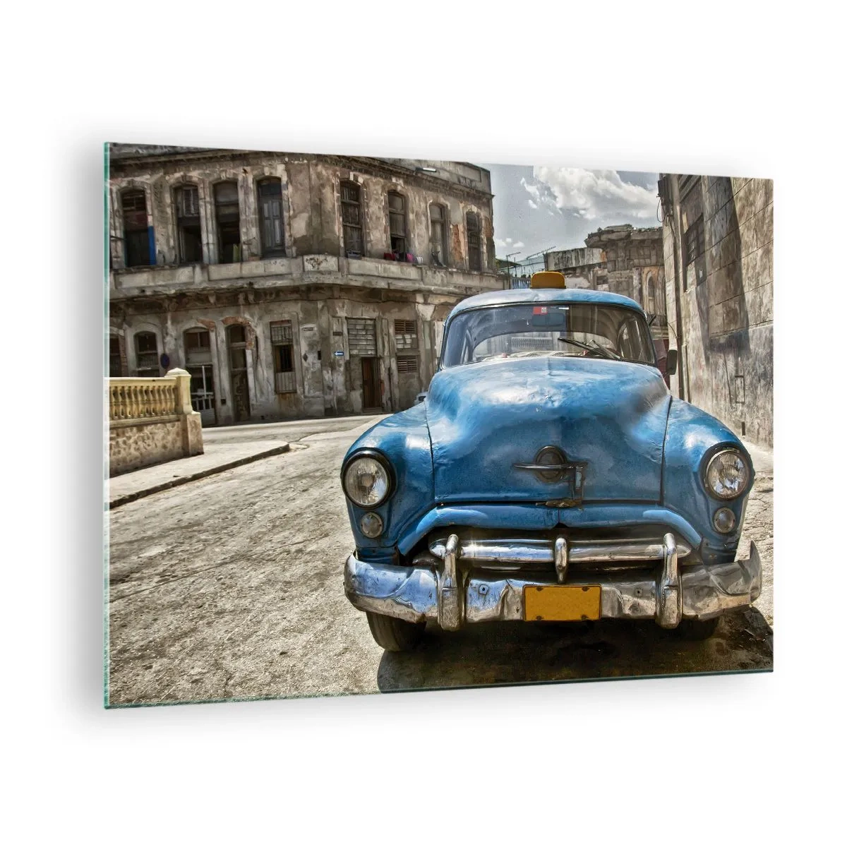 Obraz na skle - Kubánské klasické auto v ulicích Havany - 70x50cm - Staré je krásné - Moderní nástěnná dekorace do obývacího pokoje a ložnice ARTTOR
