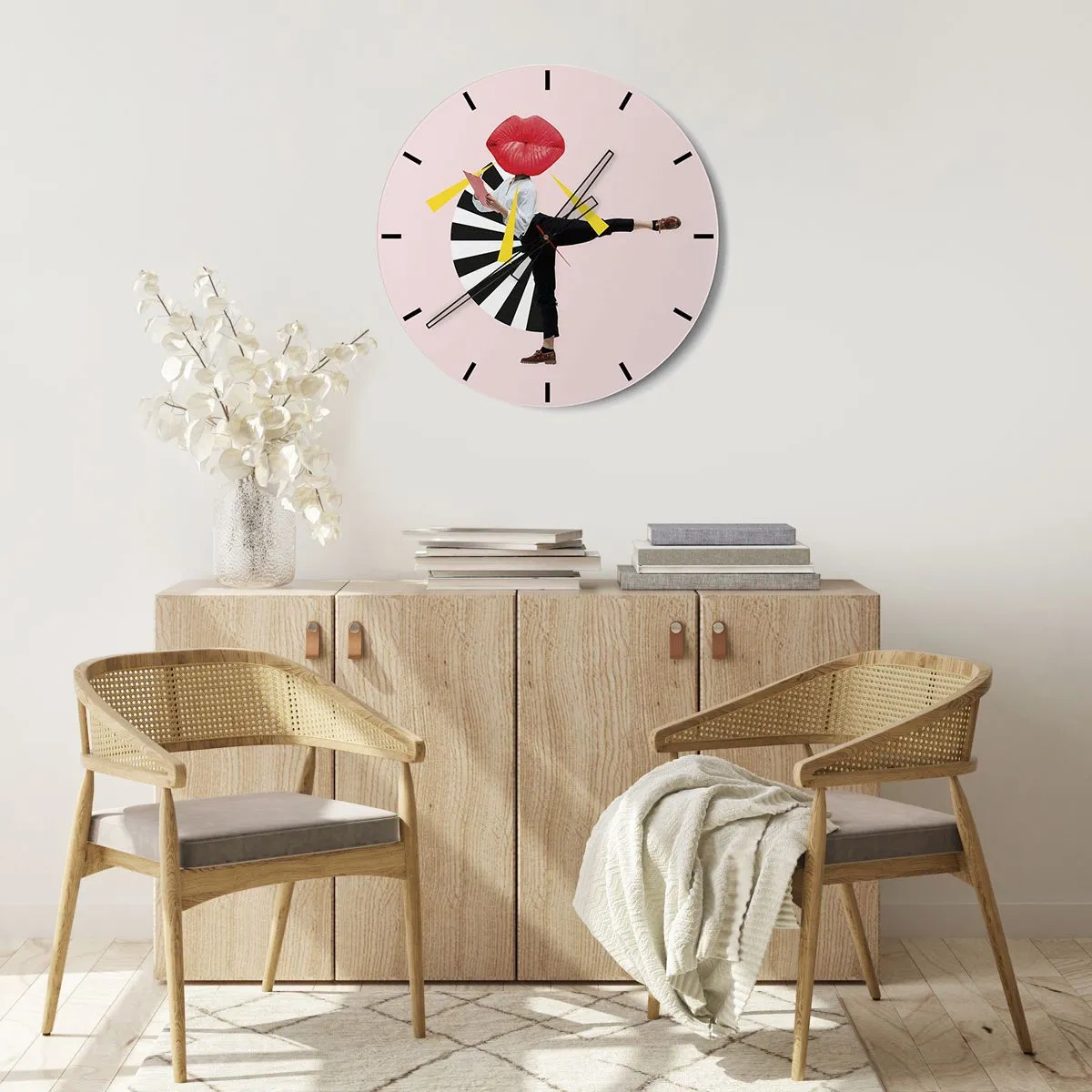 Nástěnné hodiny - Postava s hlavou ve tvaru úst v dynamické pop-artové kompozici - 30x30cm - Surrealistický pop-art - Moderní nástěnná dekorace do obývacího pokoje, kuchyně a ložnice ARTTOR