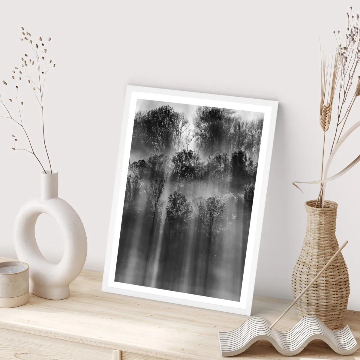 Plakát v bílém rámu - V paprscích světla - 50x70 cm