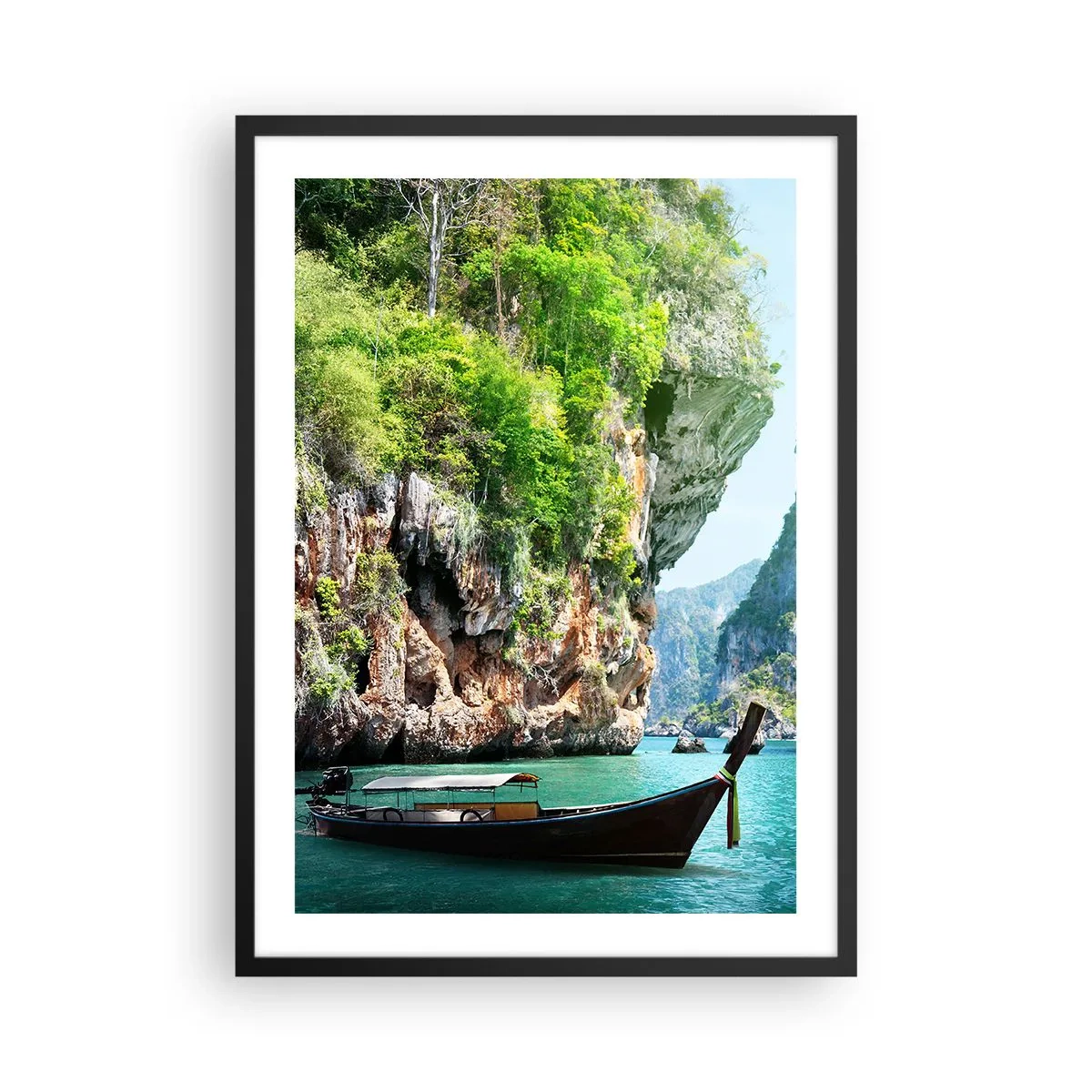 Plakát v černém rámu - Tradiční loď na pozadí malebných skal a zeleně - 50x70cm - Pozvánka na exotickou cestu - Moderní nástěnná dekorace do obývacího pokoje a ložnice ARTTOR