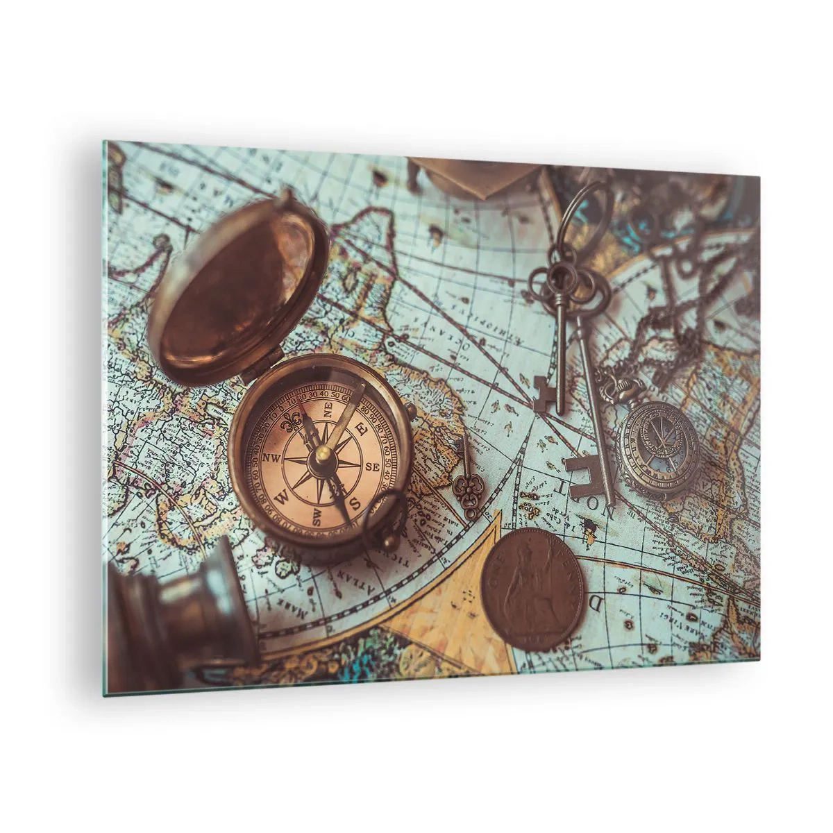 Obraz na skle - Starožitný kompas na pozadí mapy a starožitných klíčů. - 70x50cm - Pro dobrodruha - Moderní nástěnná dekorace do obývacího pokoje a ložnice ARTTOR