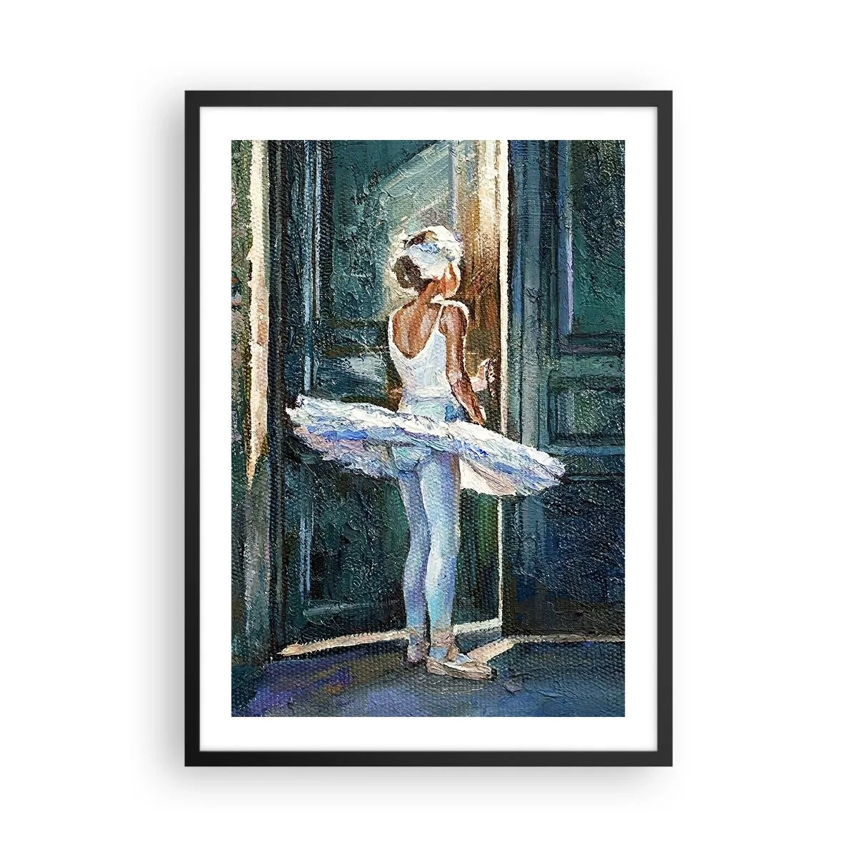 Plakát v černém rámu - Baletka ve světle dveří v impresionistickém stylu - 50x70cm - Před představením - Moderní nástěnná dekorace do obývacího pokoje a ložnice ARTTOR